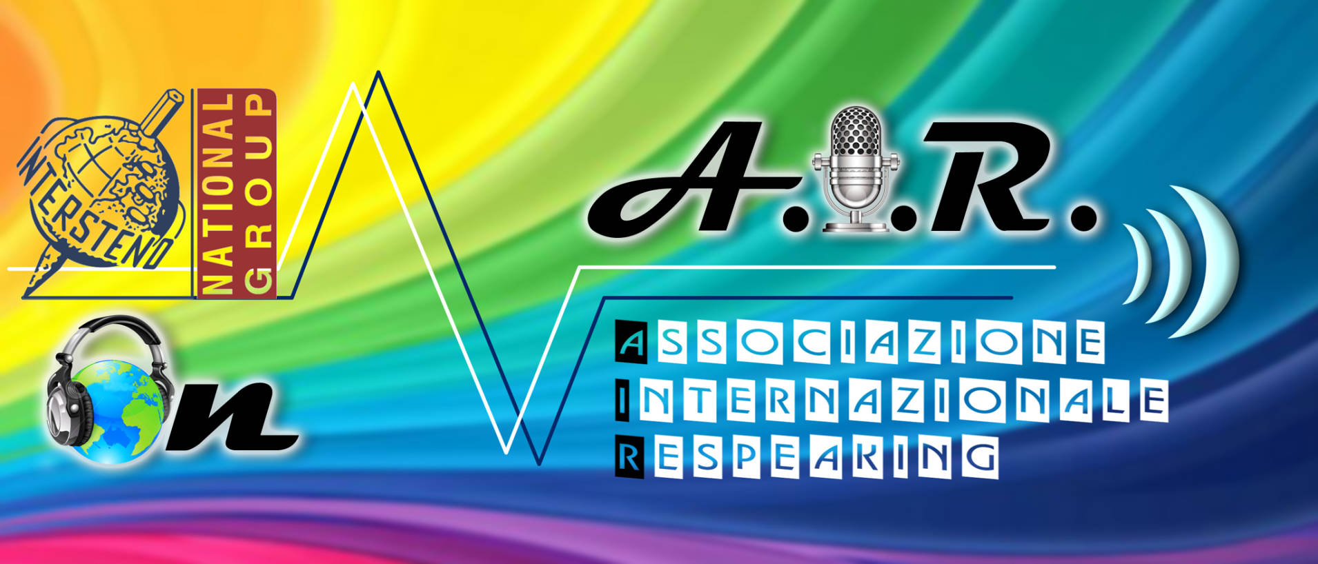 Logo a colori dell'associazione rappresentante delle onde sonore, un mondo con indosso delle cuffie al posto della O di on e un microfono anni 30 al posto della I di air